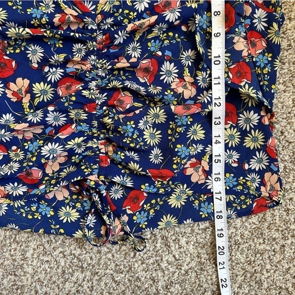 🦋 Sienna Sky Blue Floral Cinched V-Neck Cropped Blouse Large Spring - Picture 7 of 7